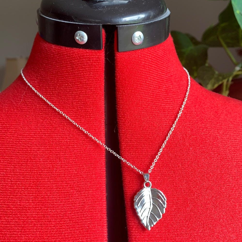 Beautiful Leaf Necklace with 925 Silver Chain